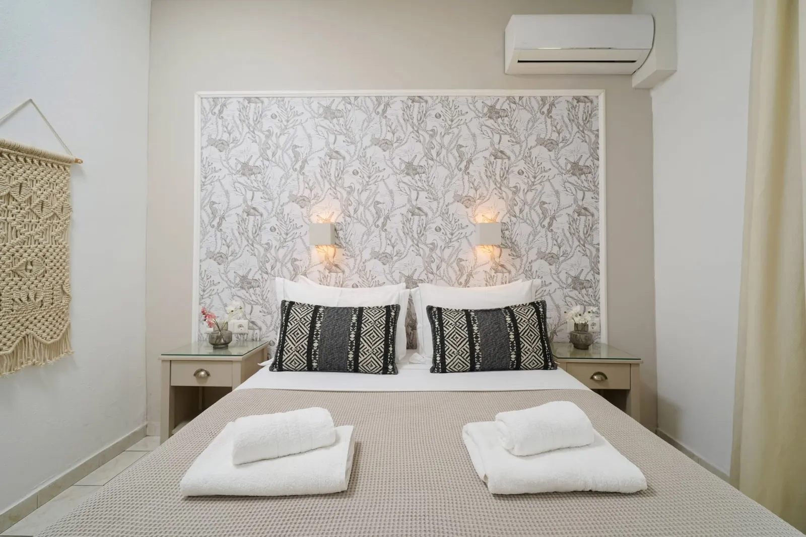 Junior Suite with pool view