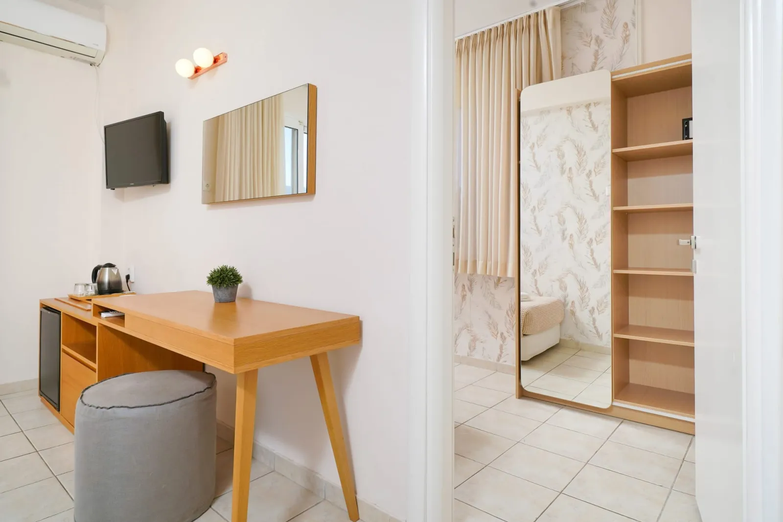 Suite with mountain view