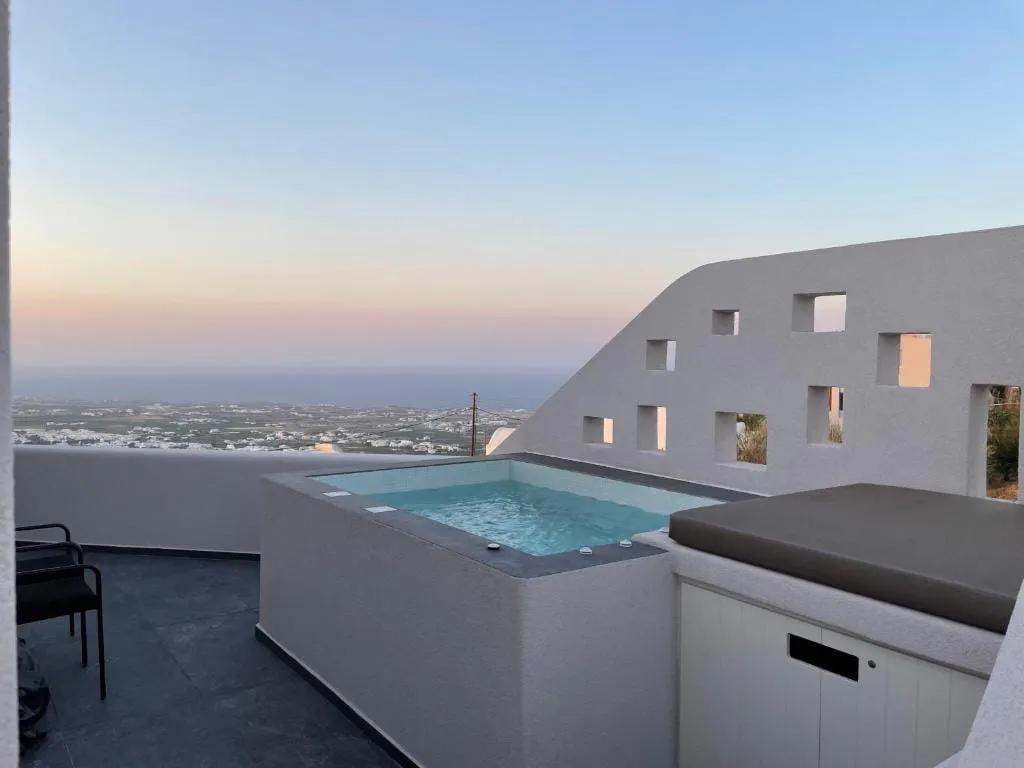 Superior Suite with Outdoor Hot Tub &amp; Village view