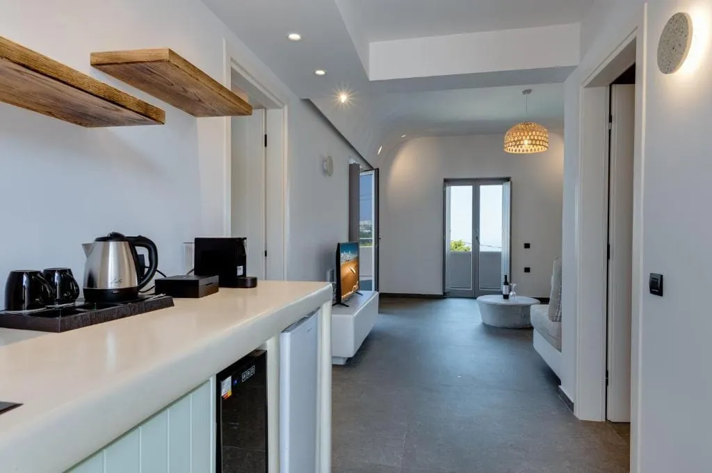 Deluxe Suite with Outdoor Hot Tub and Sea View