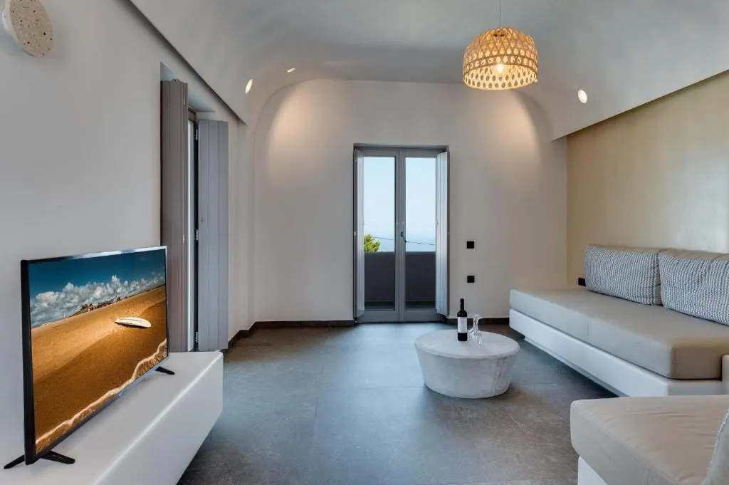 Deluxe Suite with Outdoor Hot Tub and Sea View