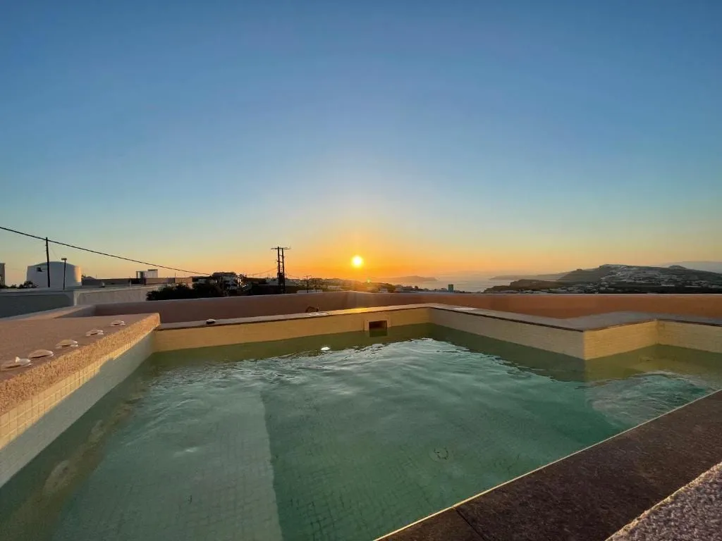 Deluxe Suite with Outdoor Hot Tub and Sunset View