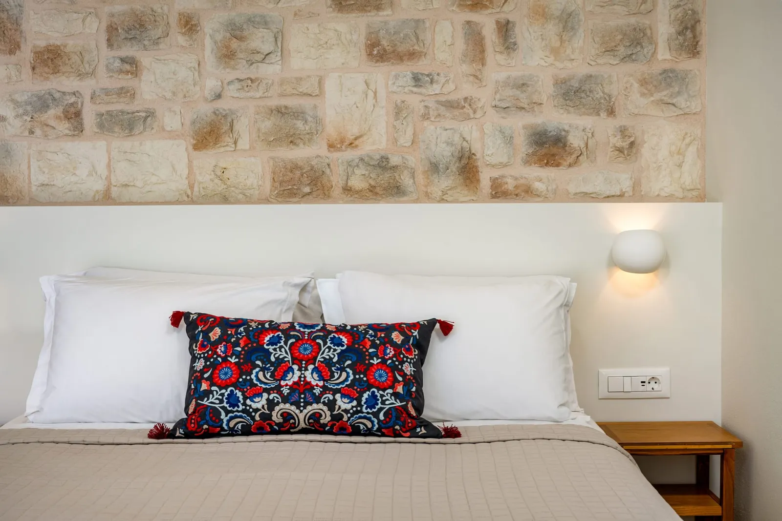 Deluxe Suite with Panoramic Sea view and Shared pool