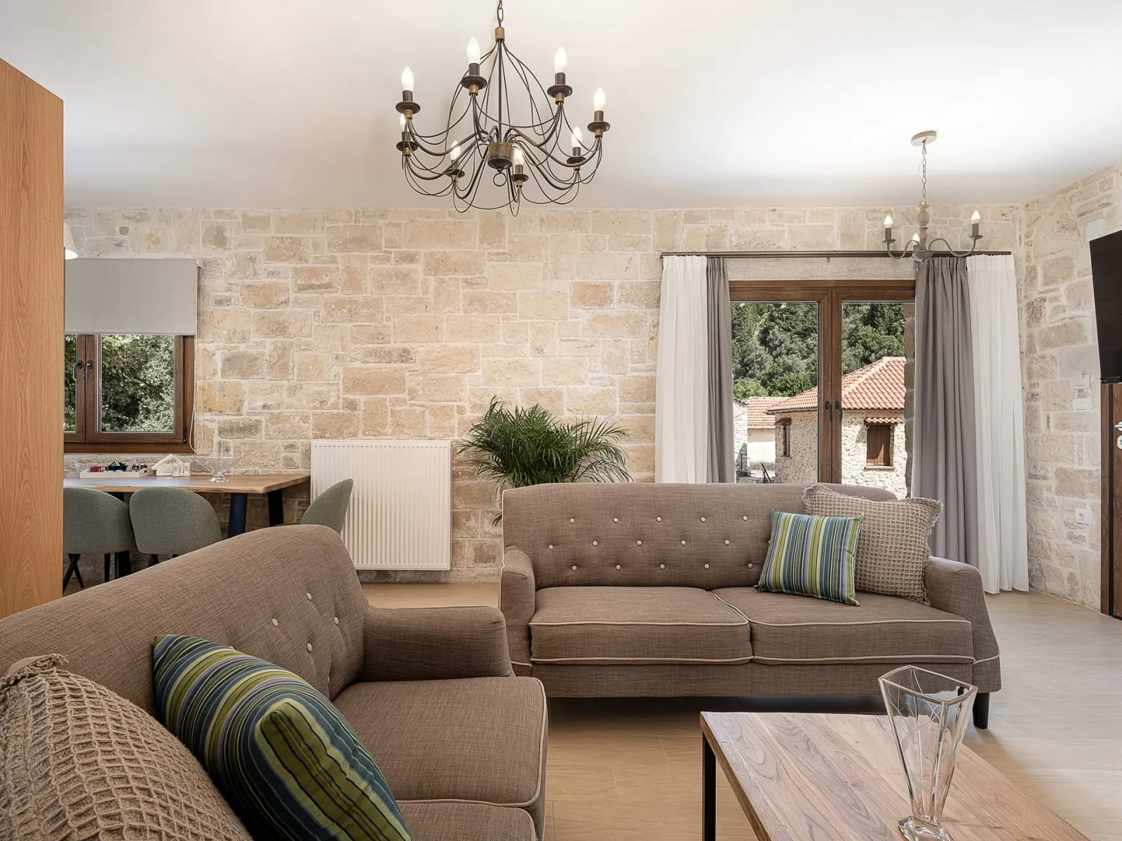 Elia Rustic Apartment Theriso with mountain view