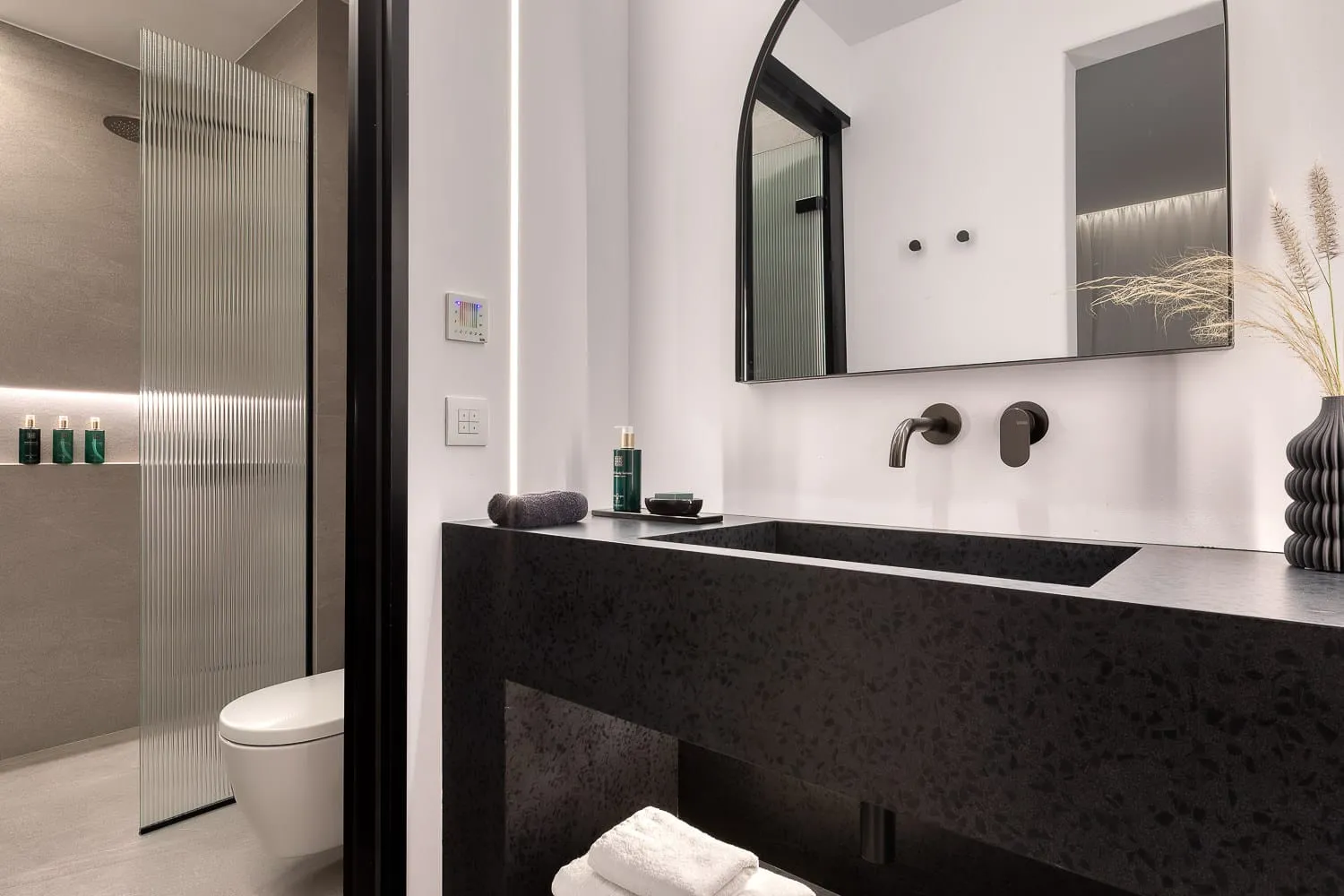 Luxury Two Bedrooms Apartment Beach Front