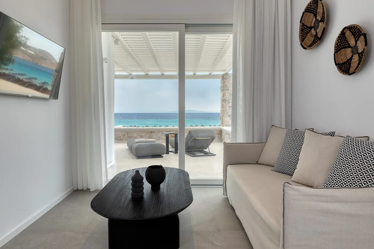 Luxury Two Bedrooms Apartment Beach Front