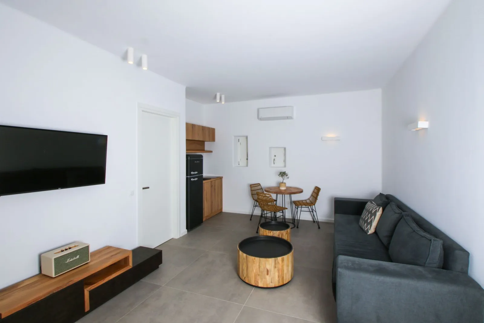 Elia Two-Bedroom Apartment Beach Front