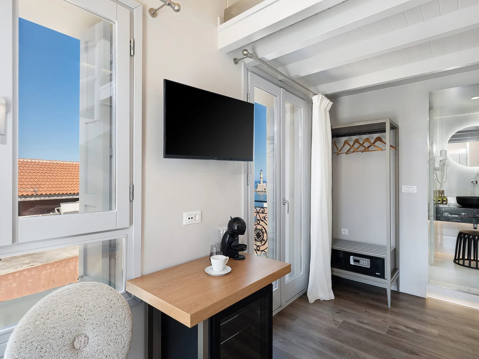 Deluxe Suite with Sea View
