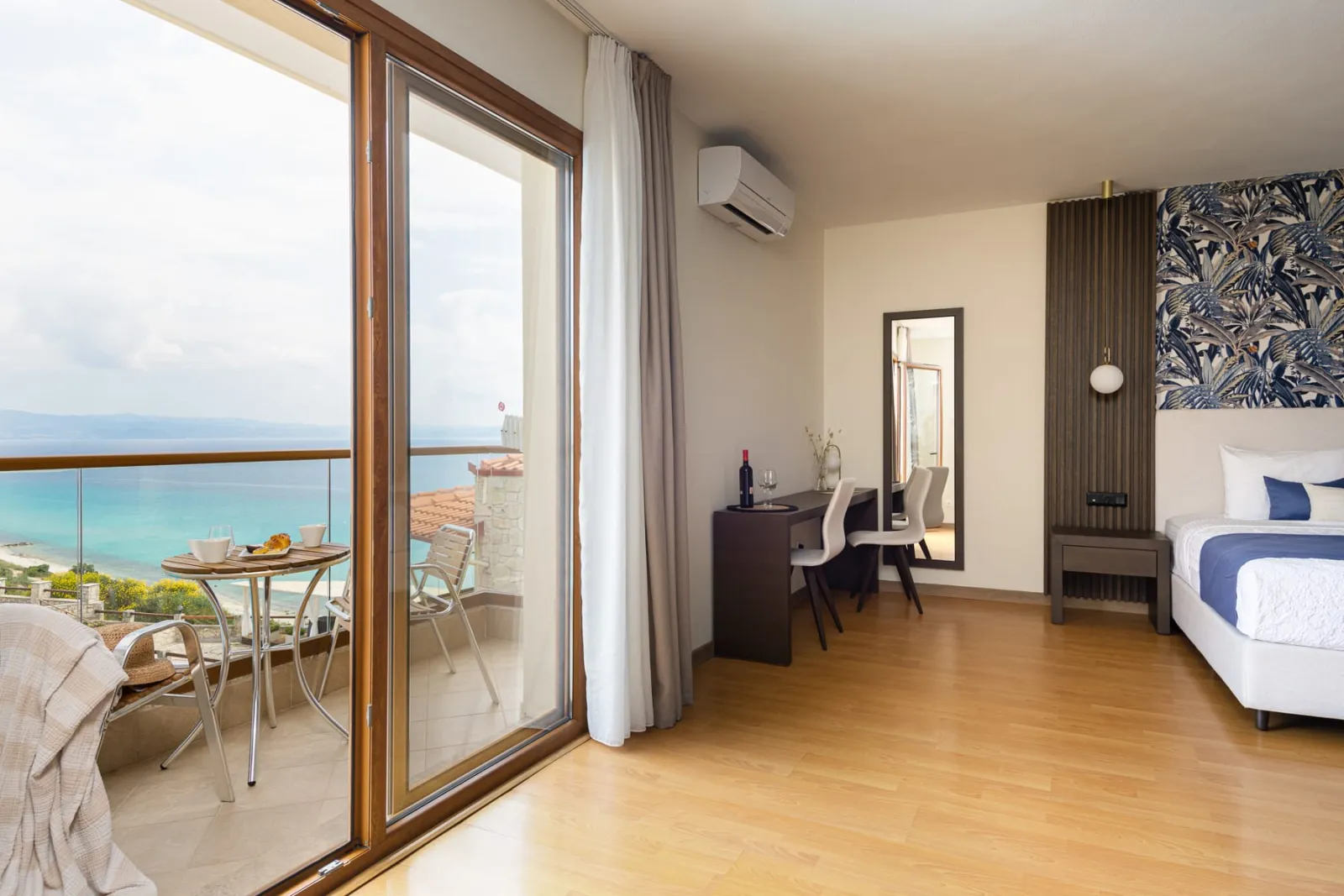 Junior Suite Side Sea View