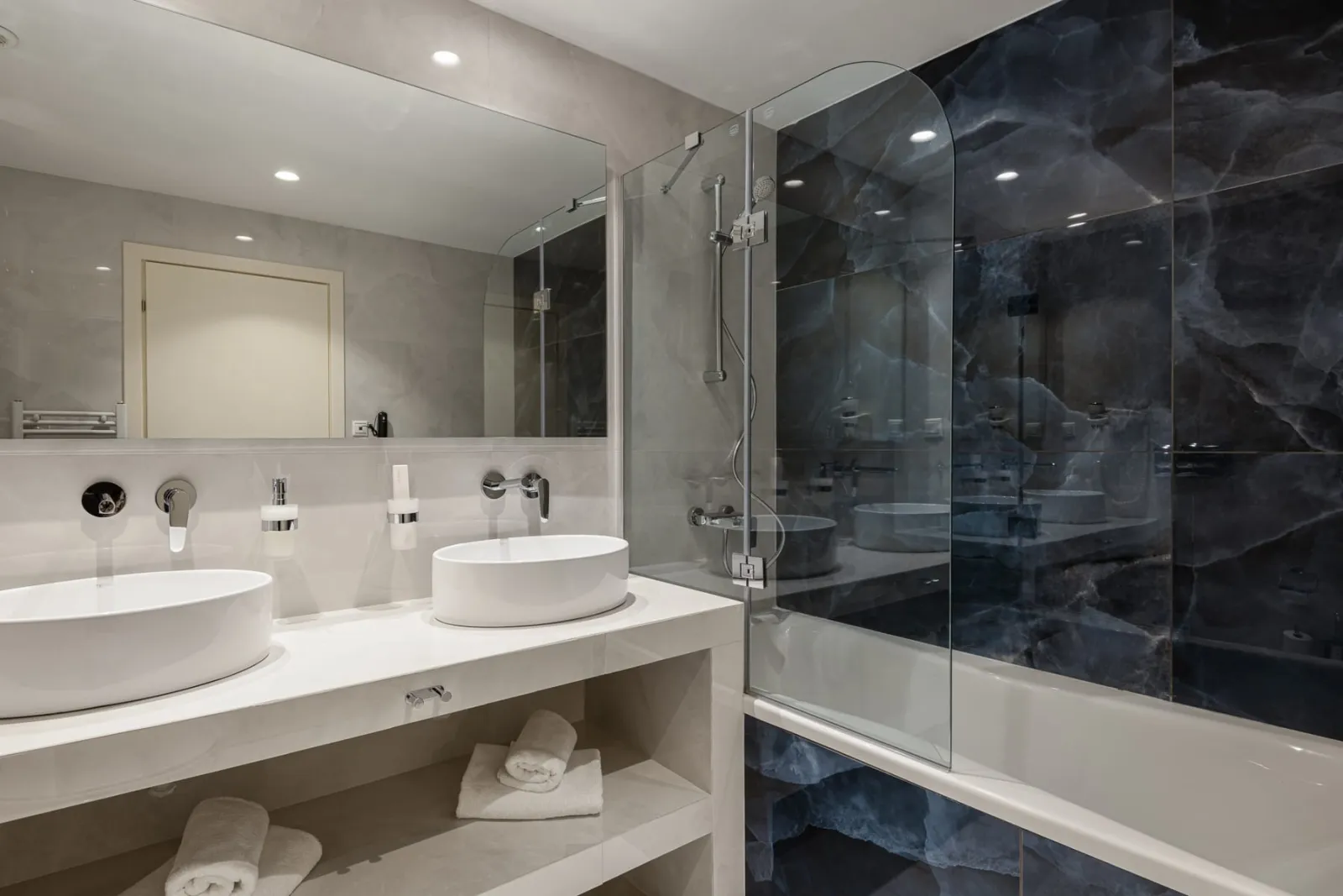 Junior Suite Side Sea View