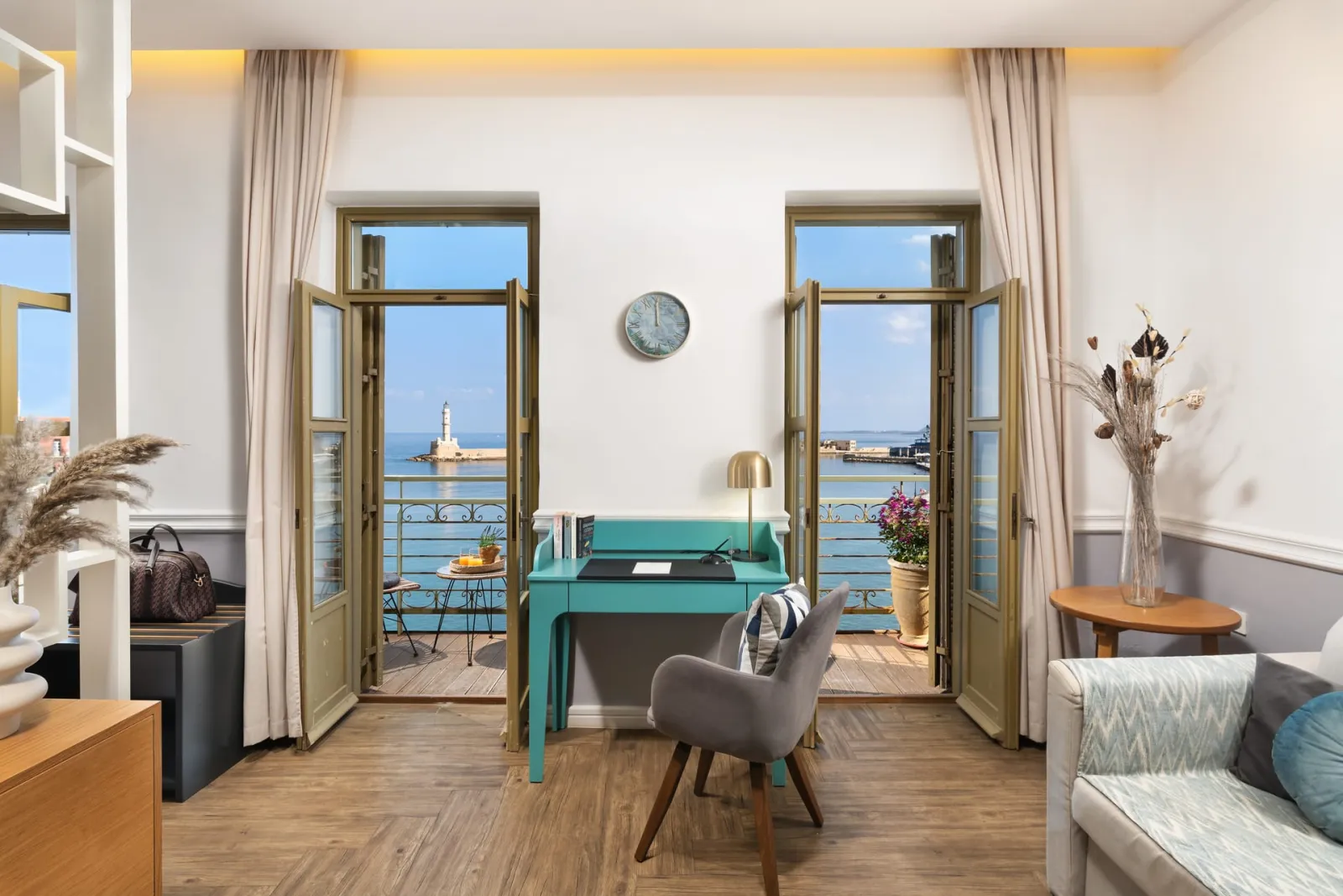 One Bedroom Suite with Sea View and Hot Tub