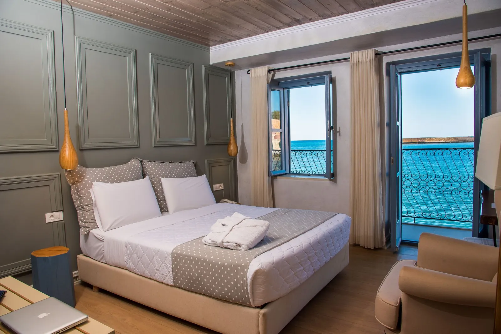 Deluxe room with Sea View and Balcony