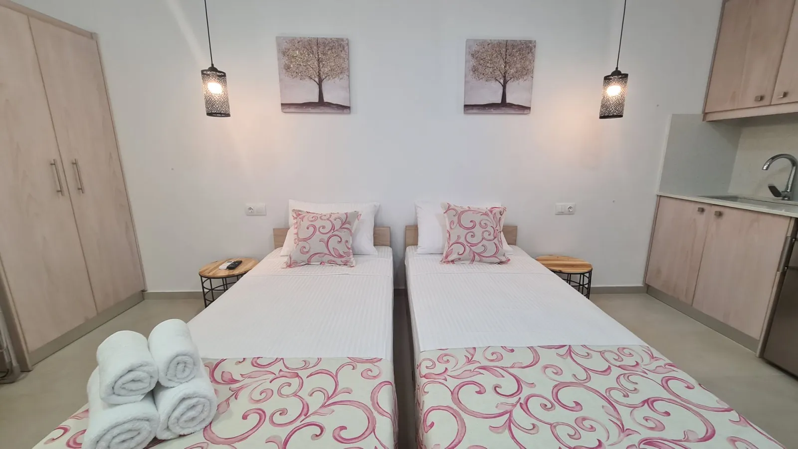 Semi-Basement Studio ​2 Single beds