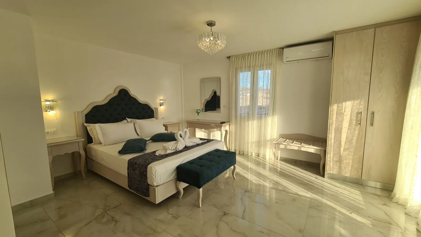 Luxury Suite with Jacuzzi
