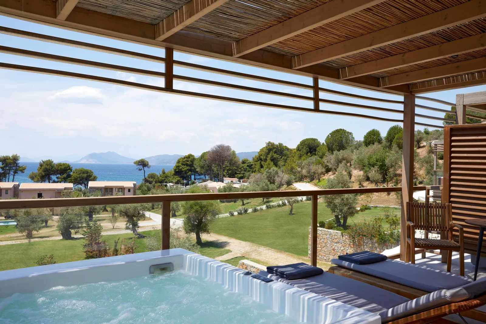 Junior Suite Hot Tub | Nest Grove Rooms Villas &amp; Suites