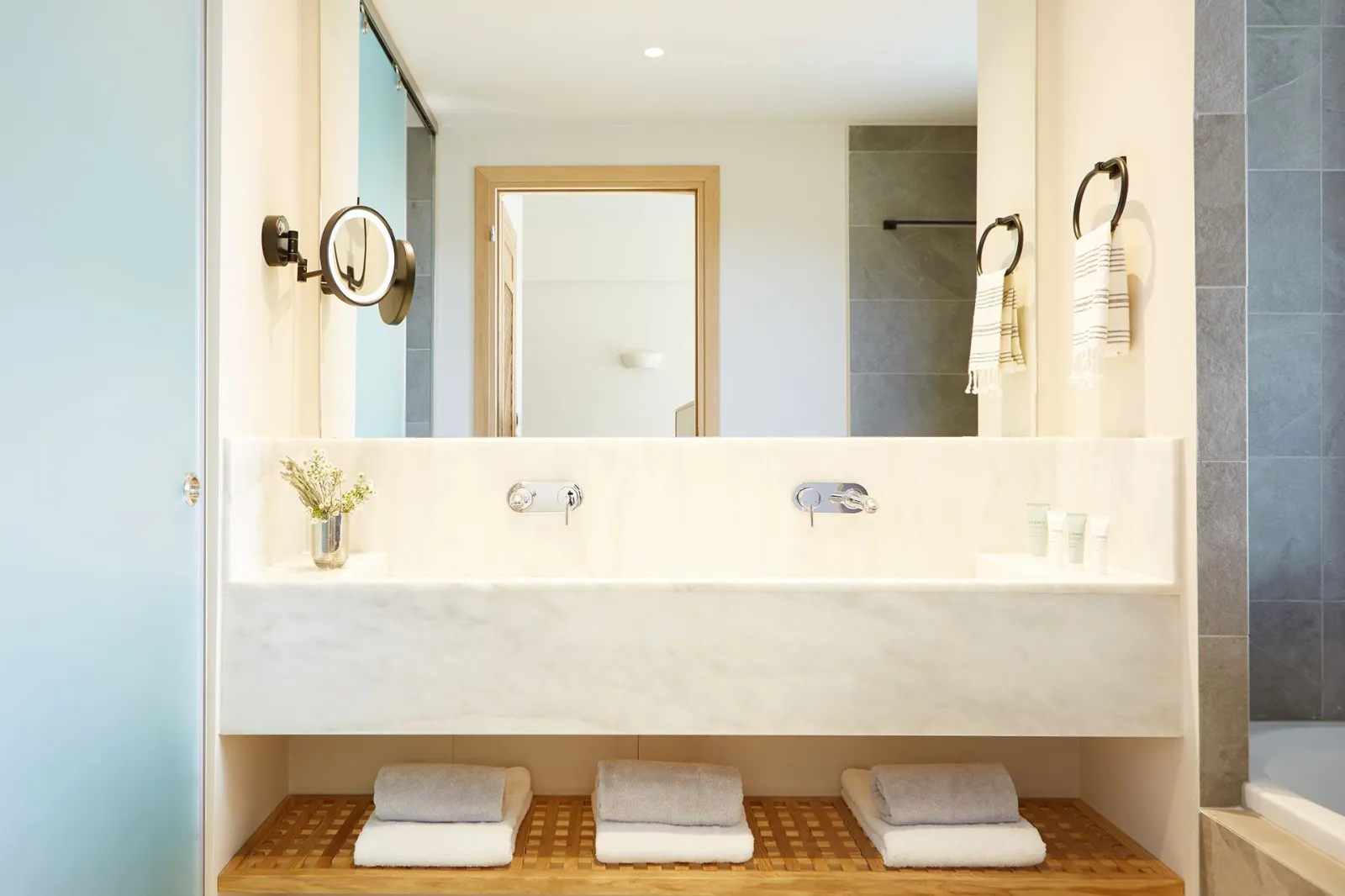 Junior Suite Hot Tub | Nest Grove Rooms Villas &amp; Suites