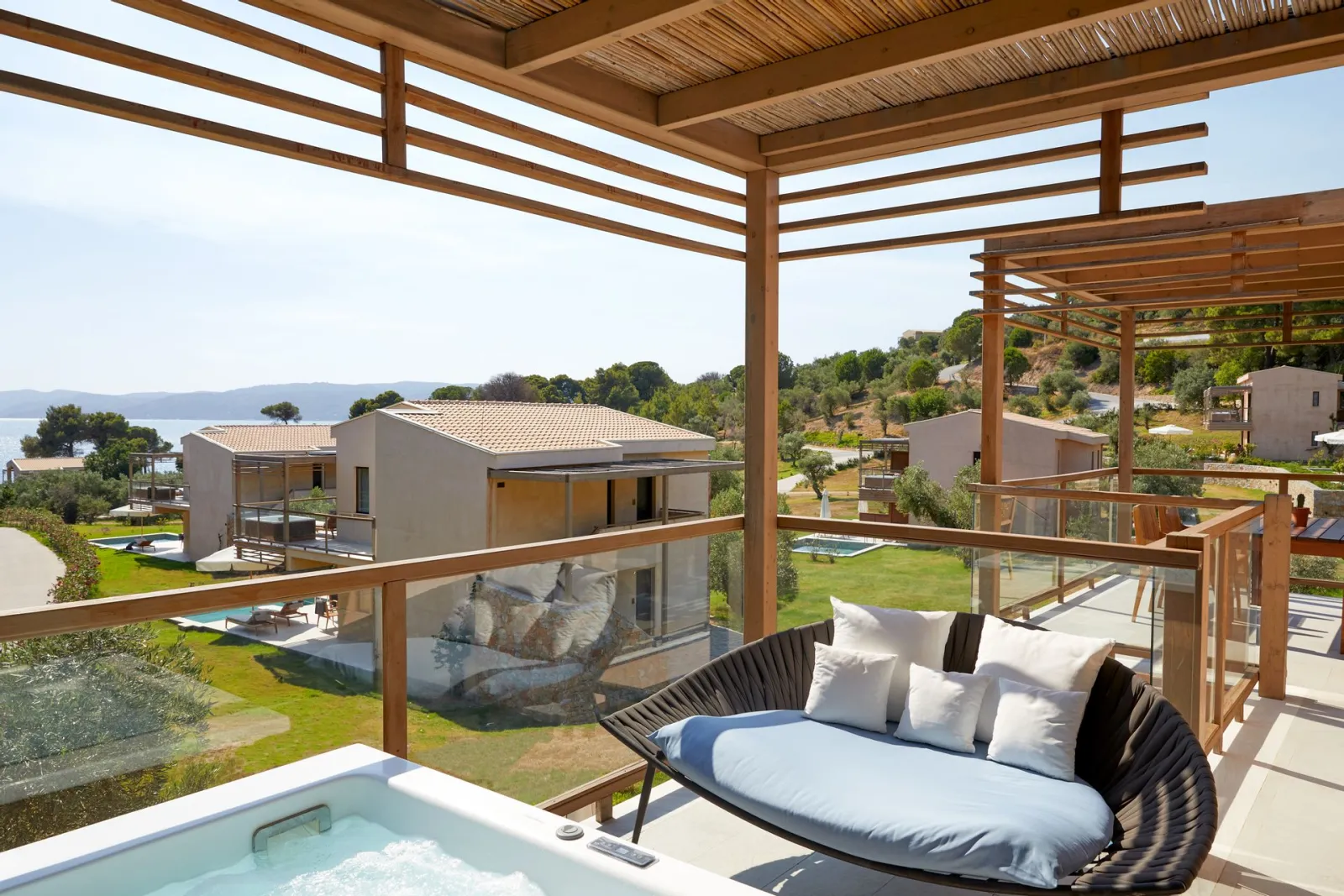 Premium Suite Hot Tub | Nest Grove Rooms Villas &amp; Suites