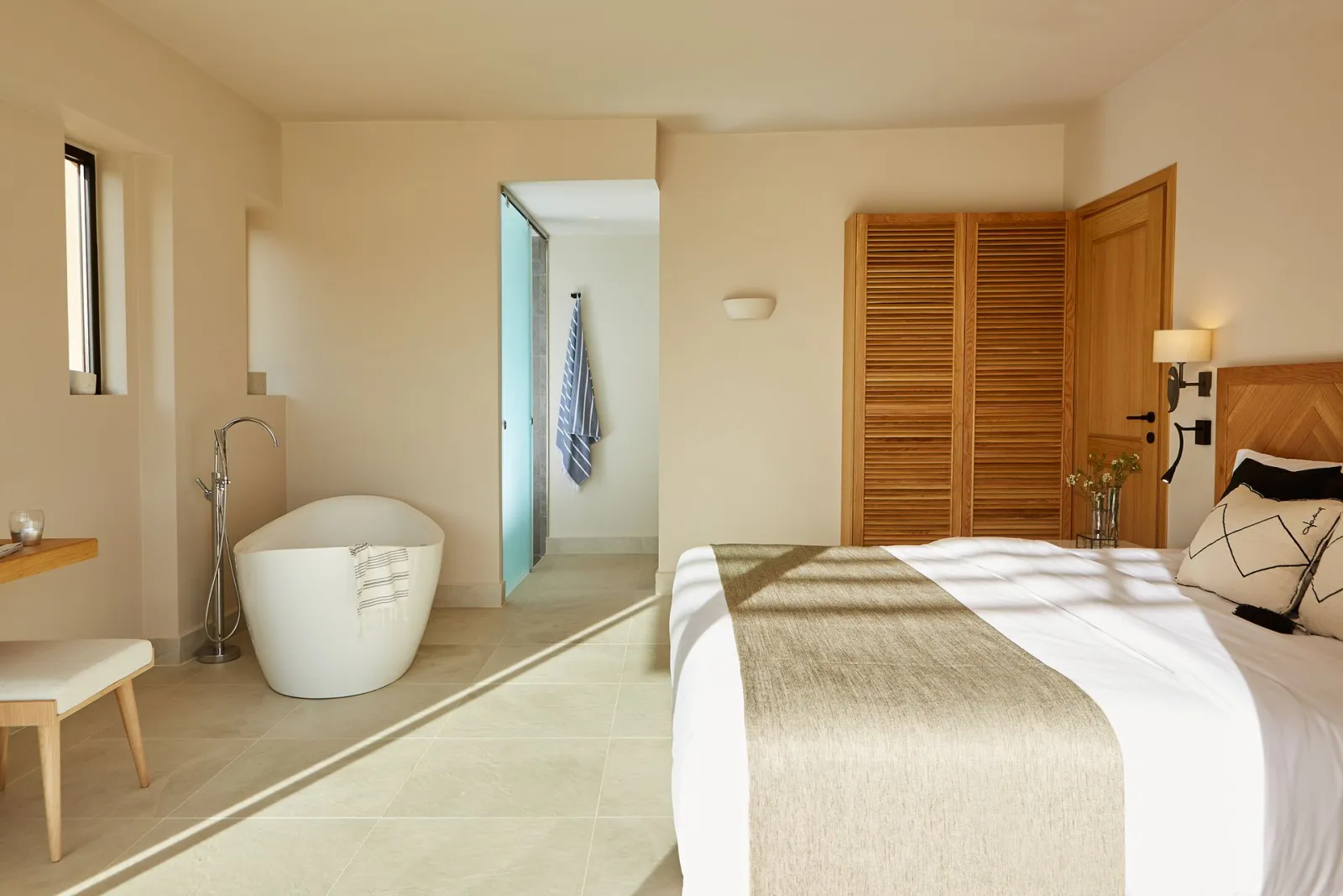 Premium Suite Hot Tub | Nest Grove Rooms Villas &amp; Suites