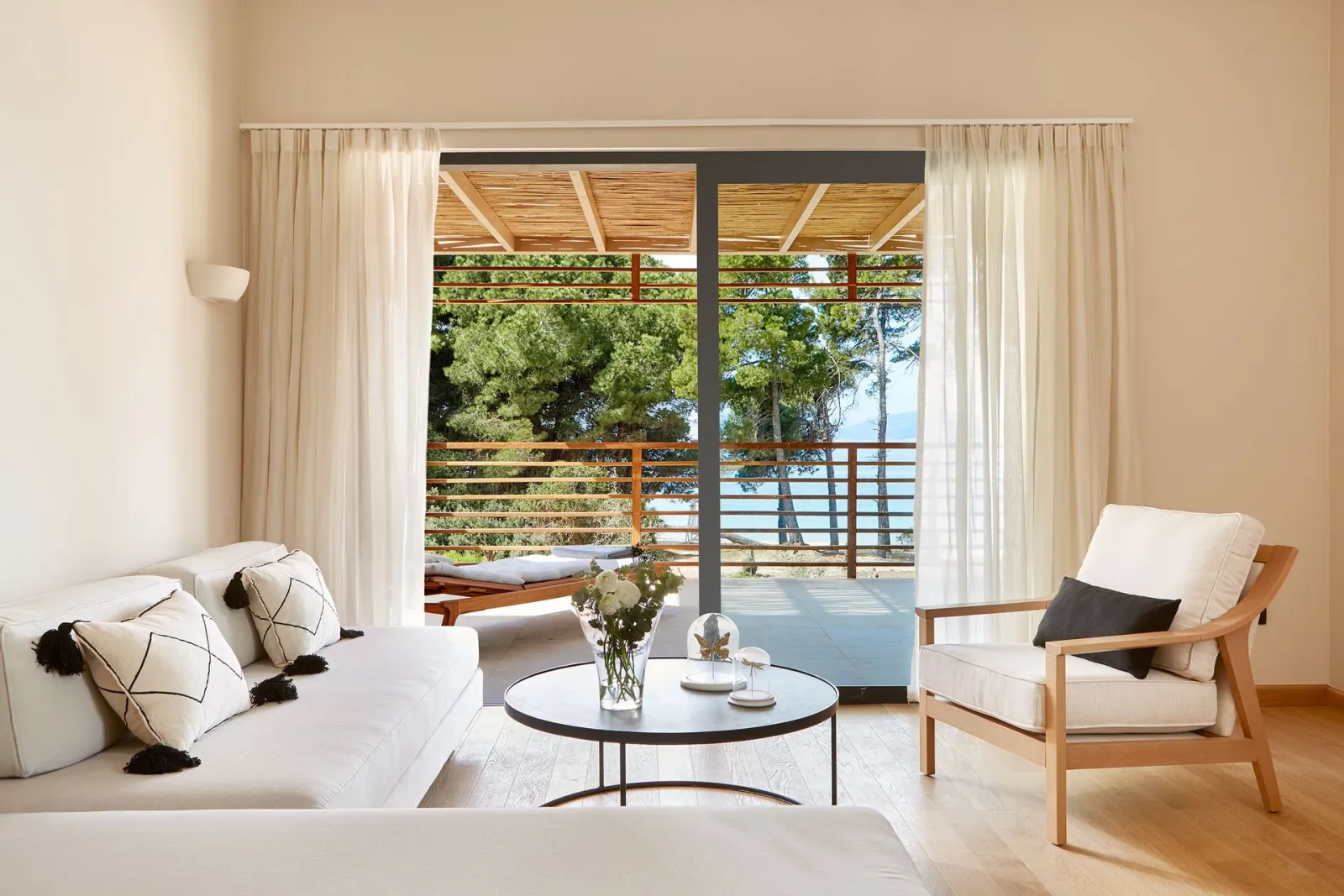 Seafront Suite Hot Tub | Nest Grove Rooms Villas &amp; Suites