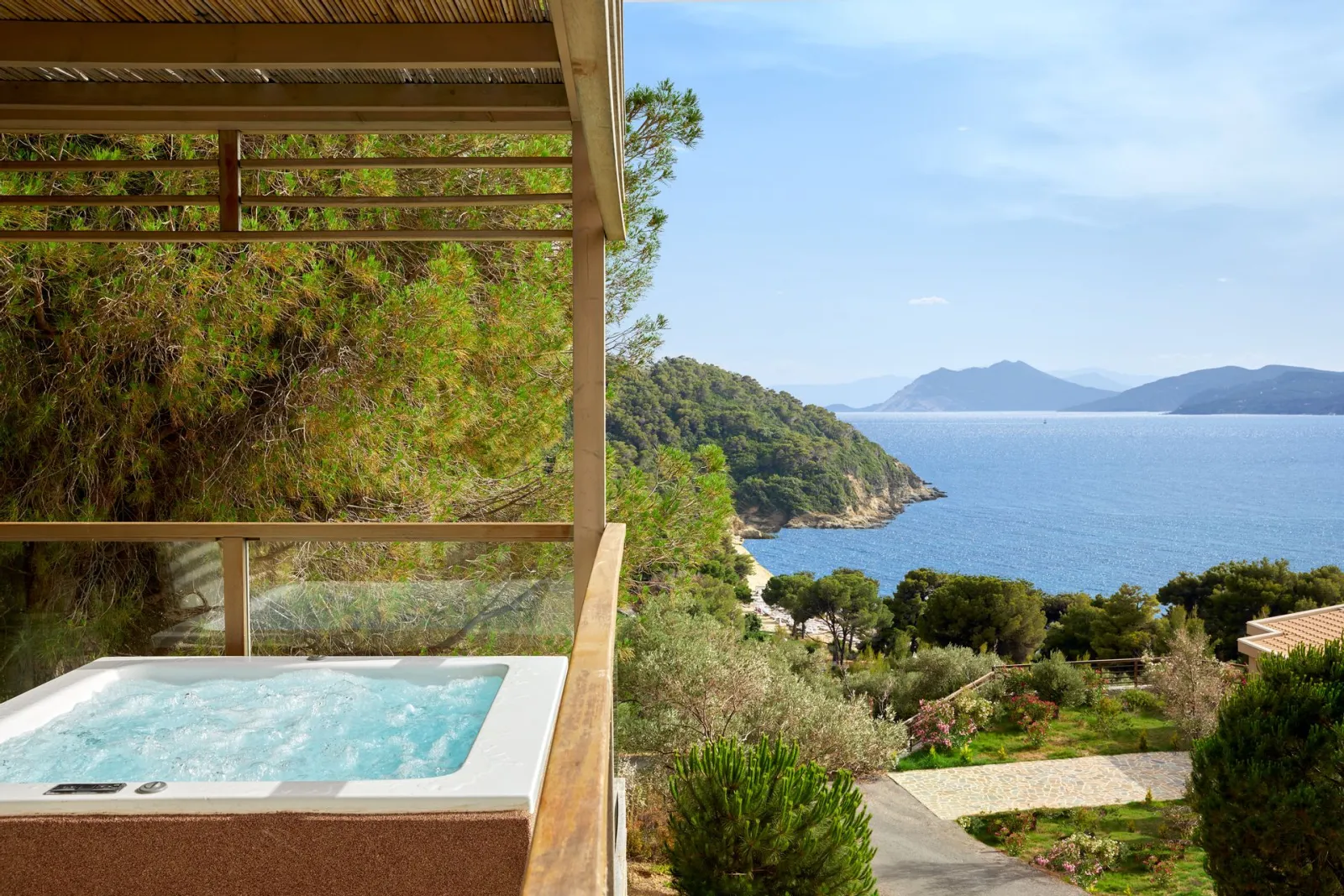 Junior Suite Hot Tub | Nest Infinity Rooms & Suites