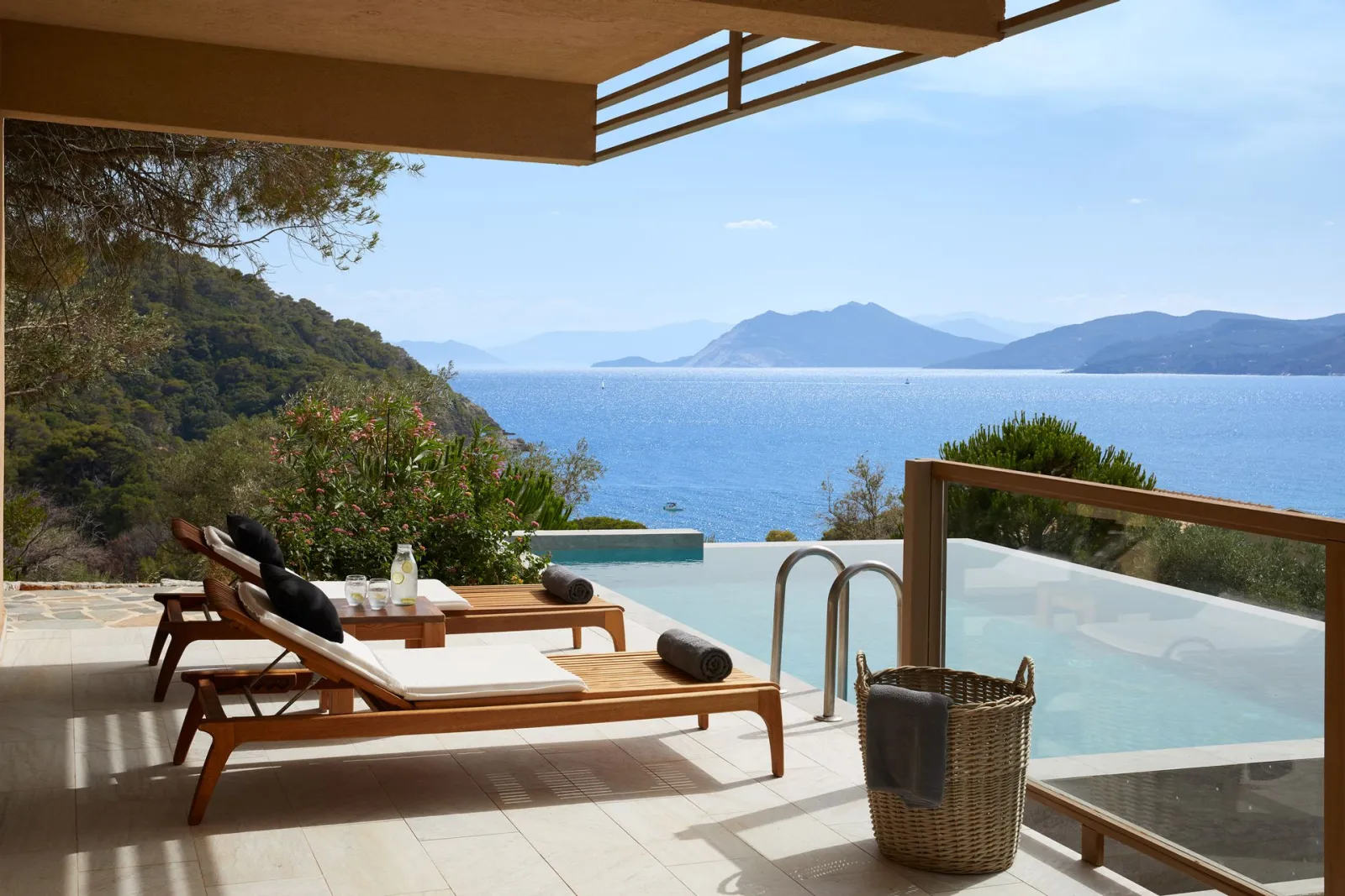 Premium Suite Private Pool | Nest Infinity Rooms &amp; Suites