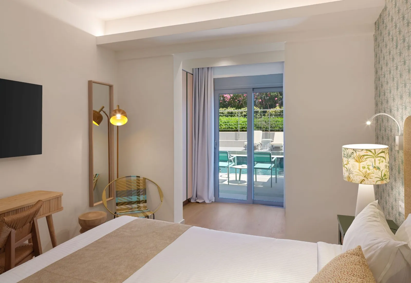 Deluxe Swim Up Room