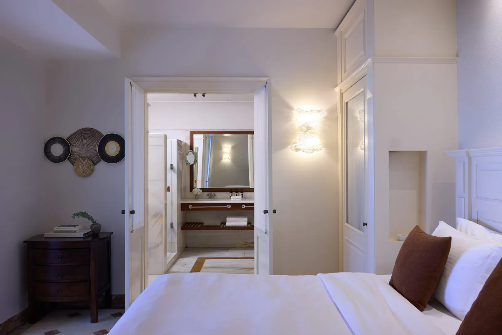 One Bedroom Deluxe Suite | Garden or Sea view