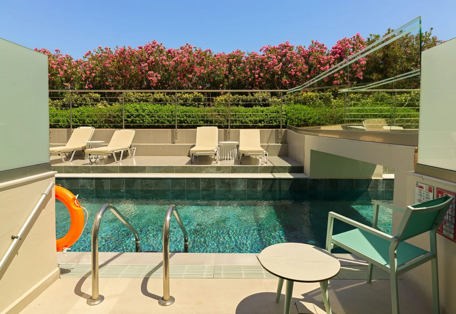 Deluxe Swim Up Suite - Two Deluxe Swim Up Rooms Interconnected