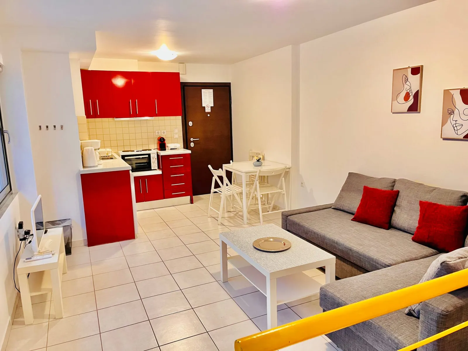 Furnished One Bedroom Apartment Ground Floor Split Level [45 m²]