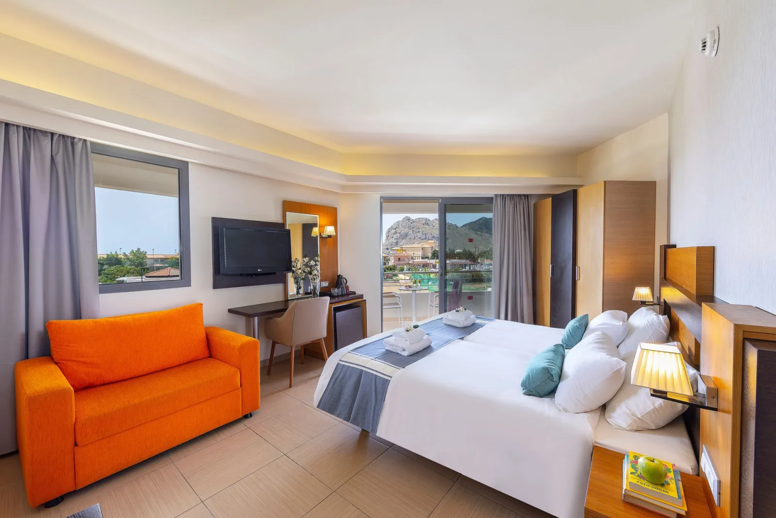 Twin Room with Pool and Sea View
