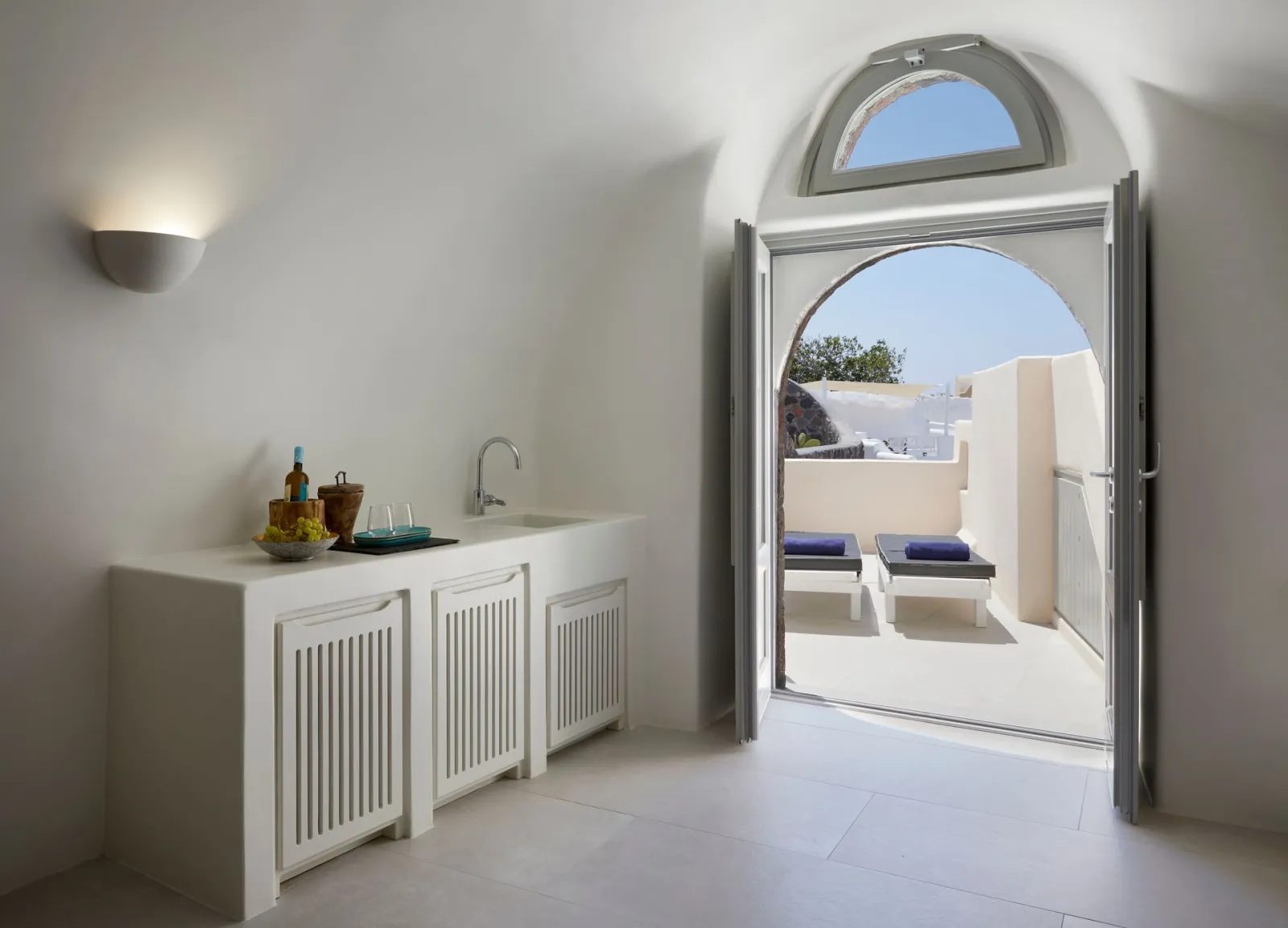 Executive One-Bedroom Cave Suite