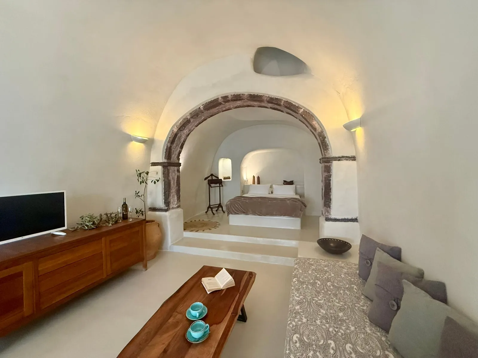 Junior Cave House with Shared Plunge Pool