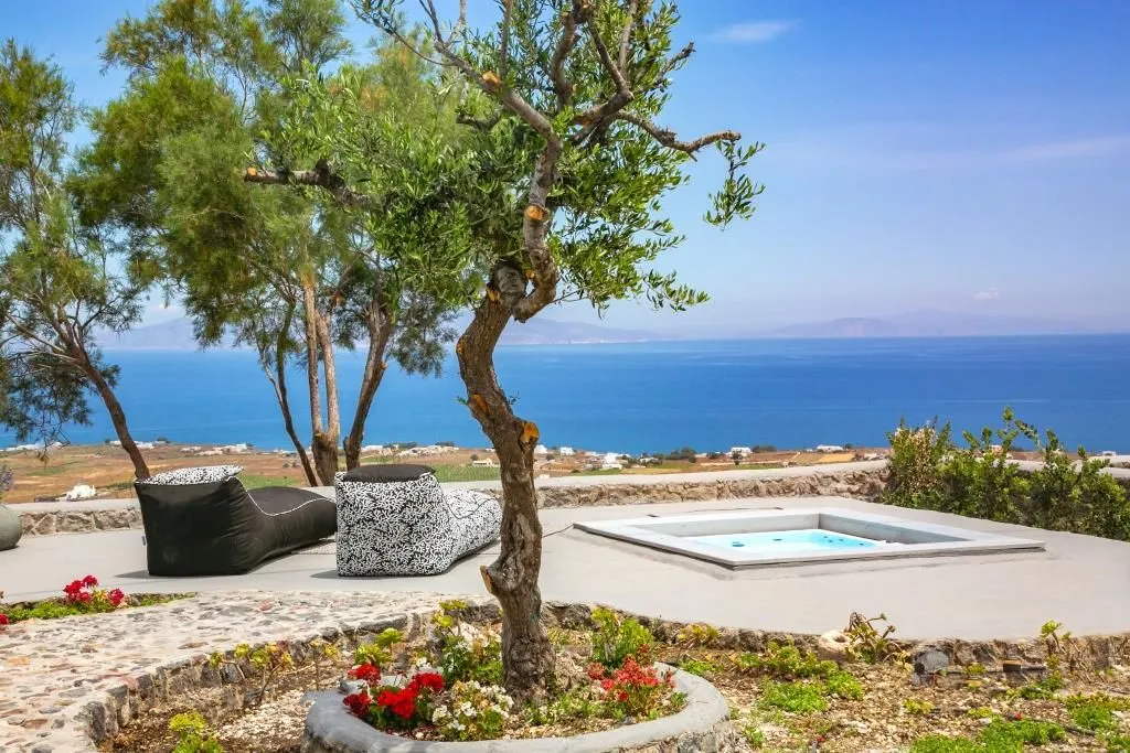 Luxury Cave Villa with Outdoor Hot Tub with Sea &amp; Sunset View