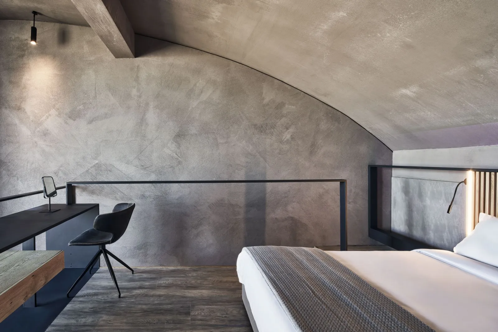 Loft Suite with Outdoor Jacuzzi