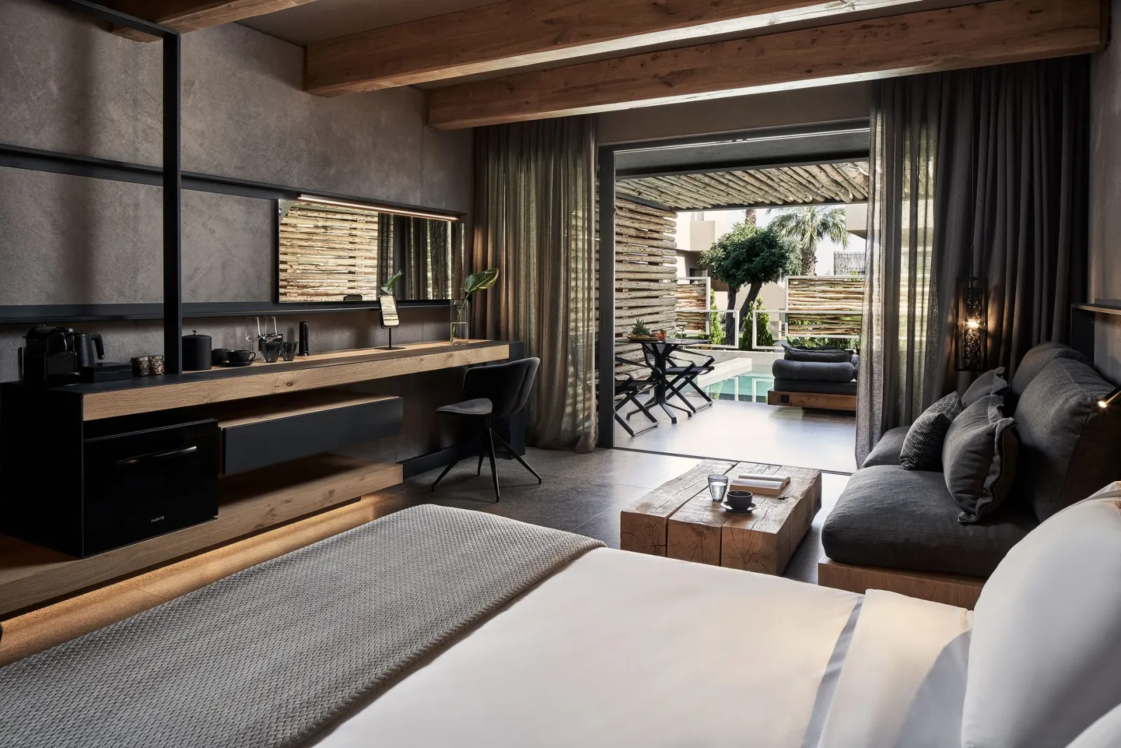 Elegance Suite with Pool