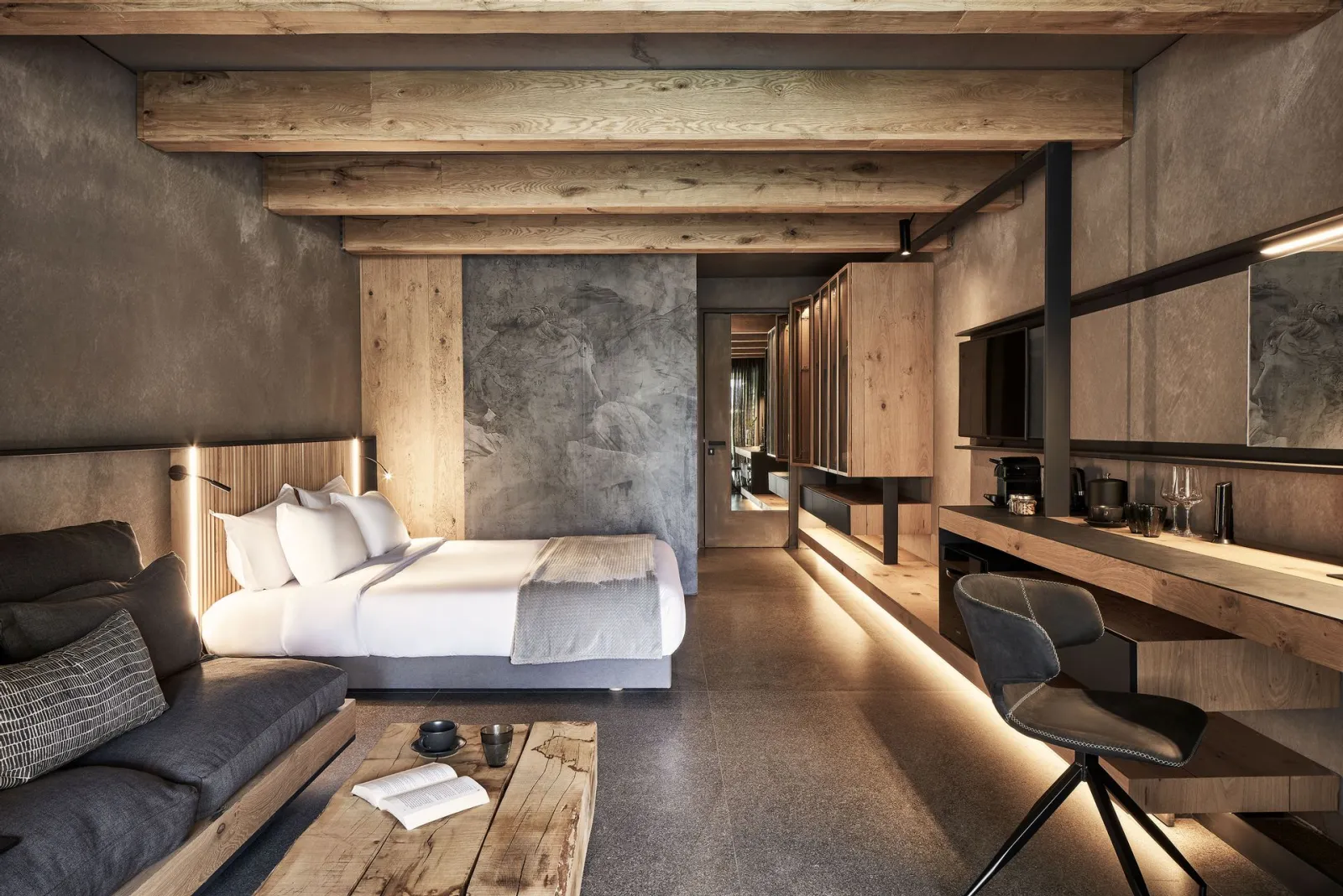 Elegance Suite with Pool