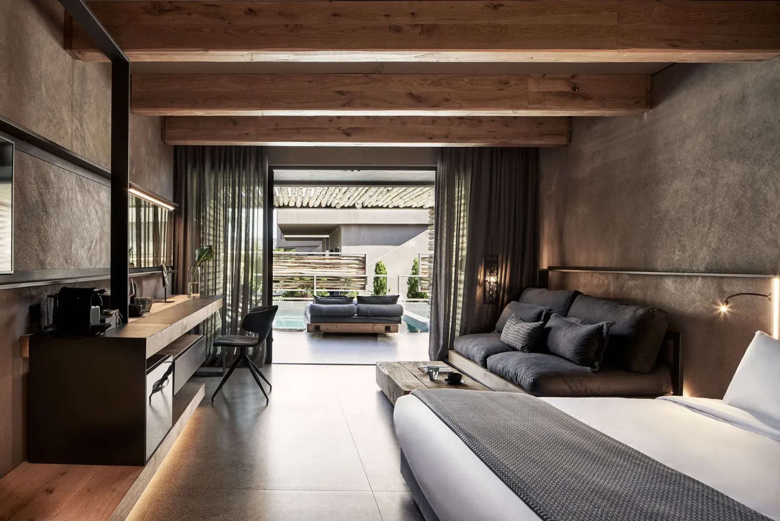 Elegance Suite with Pool