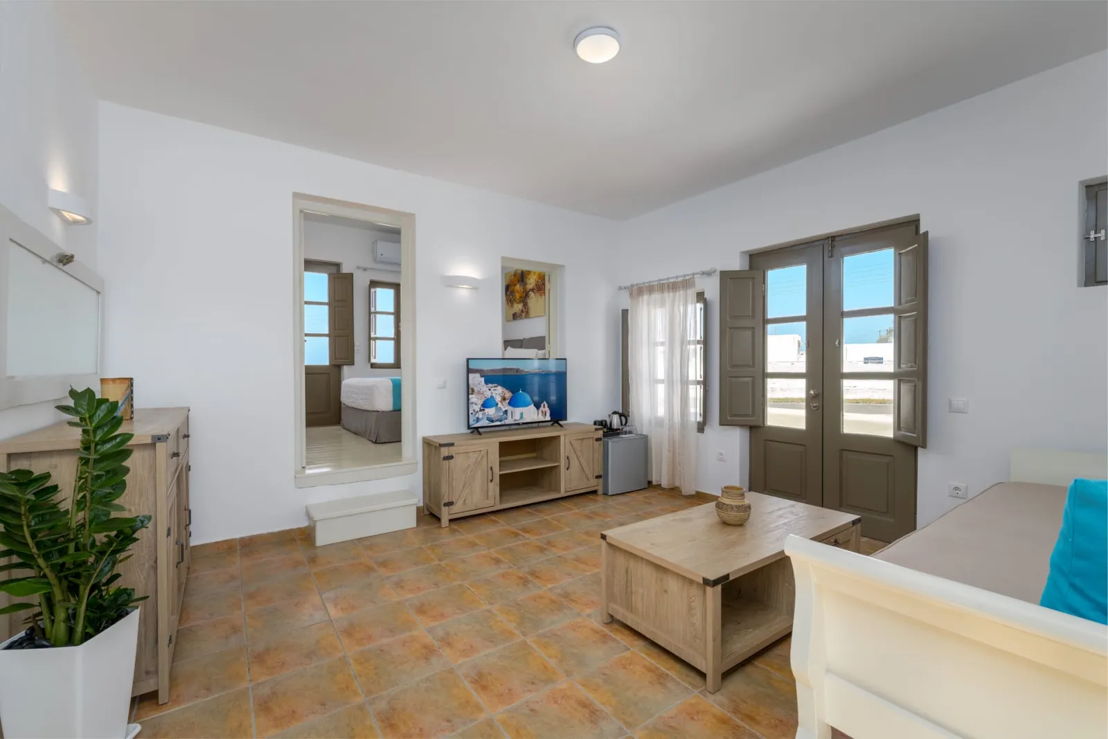 Luxury Honeymoon Suite with Outdoor Jacuzzi &amp; Sea Vista