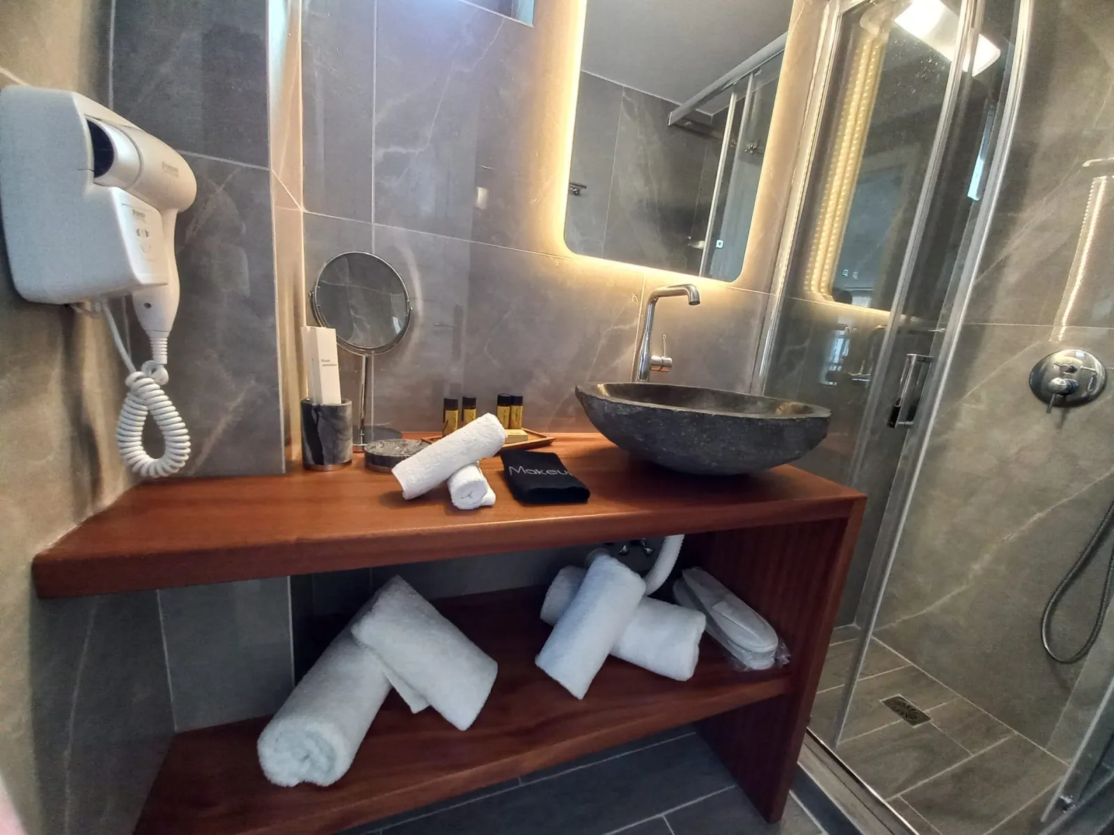 Luxury Honeymoon Suite with Outdoor Jacuzzi &amp; Sea Vista