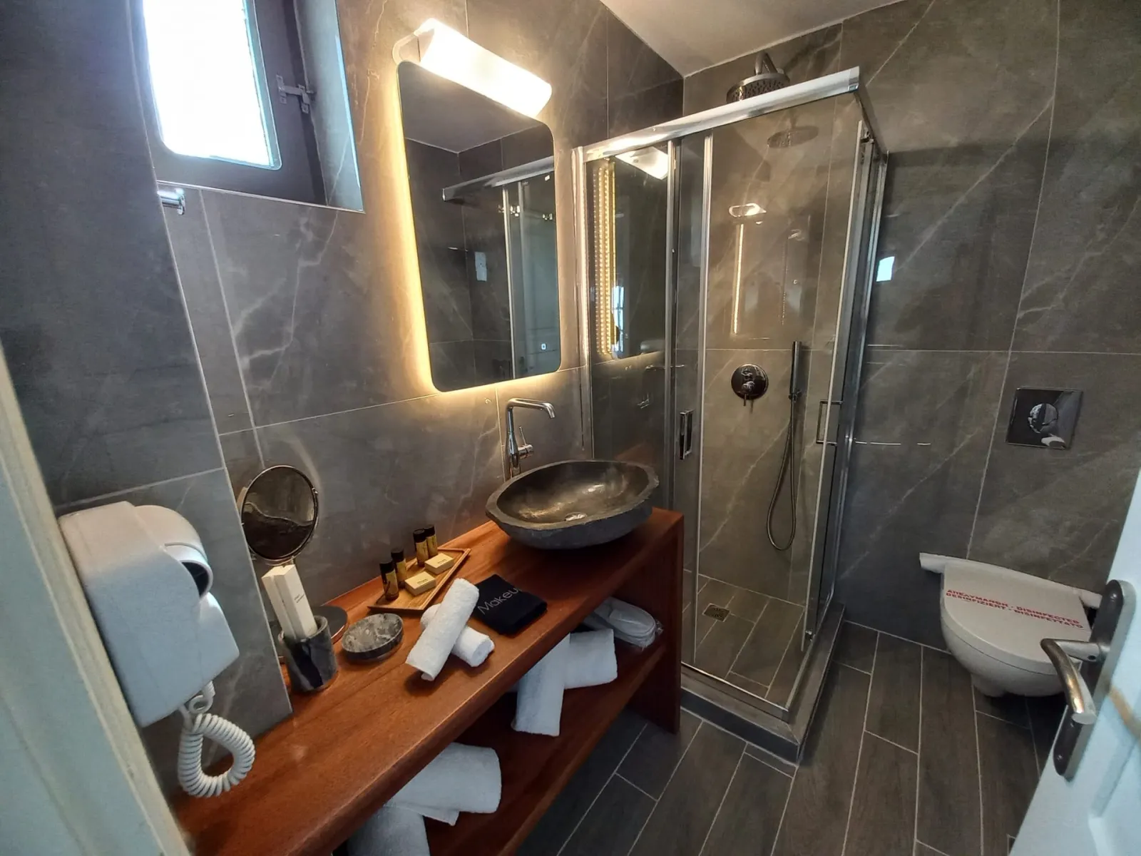 Luxury Honeymoon Suite with Outdoor Jacuzzi &amp; Sea Vista