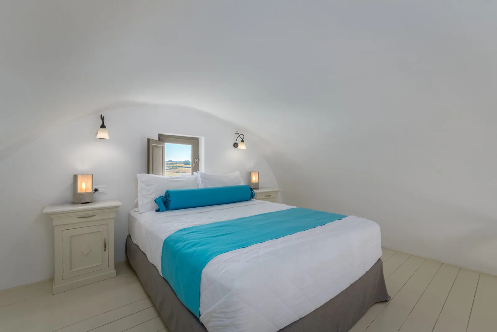 Elegant Master Suite with Sea Vista