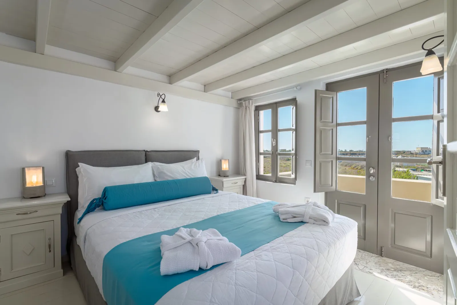 Elegant Master Suite with Sea Vista