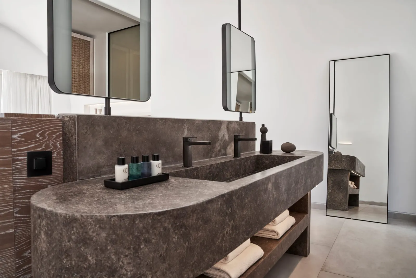 Pool Suite