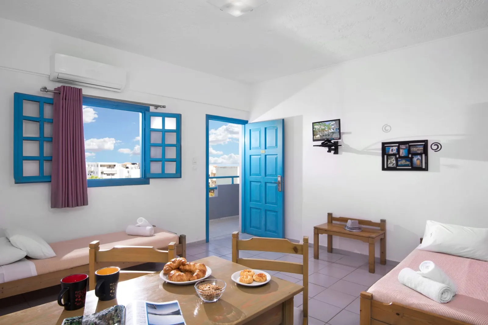 One Bedroom Apartment with Mountain View