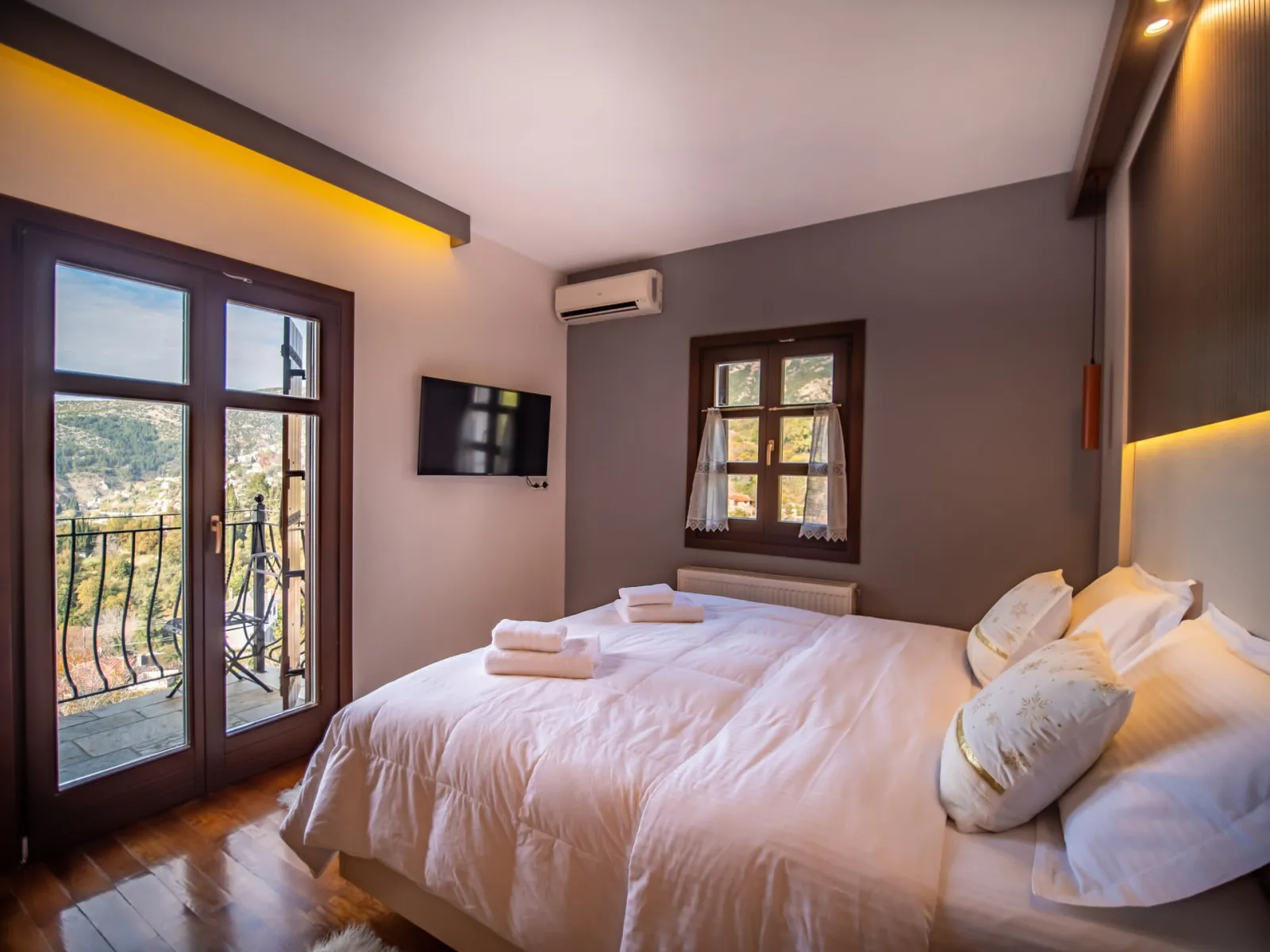 Grand Luxury Suite with Panoramic View