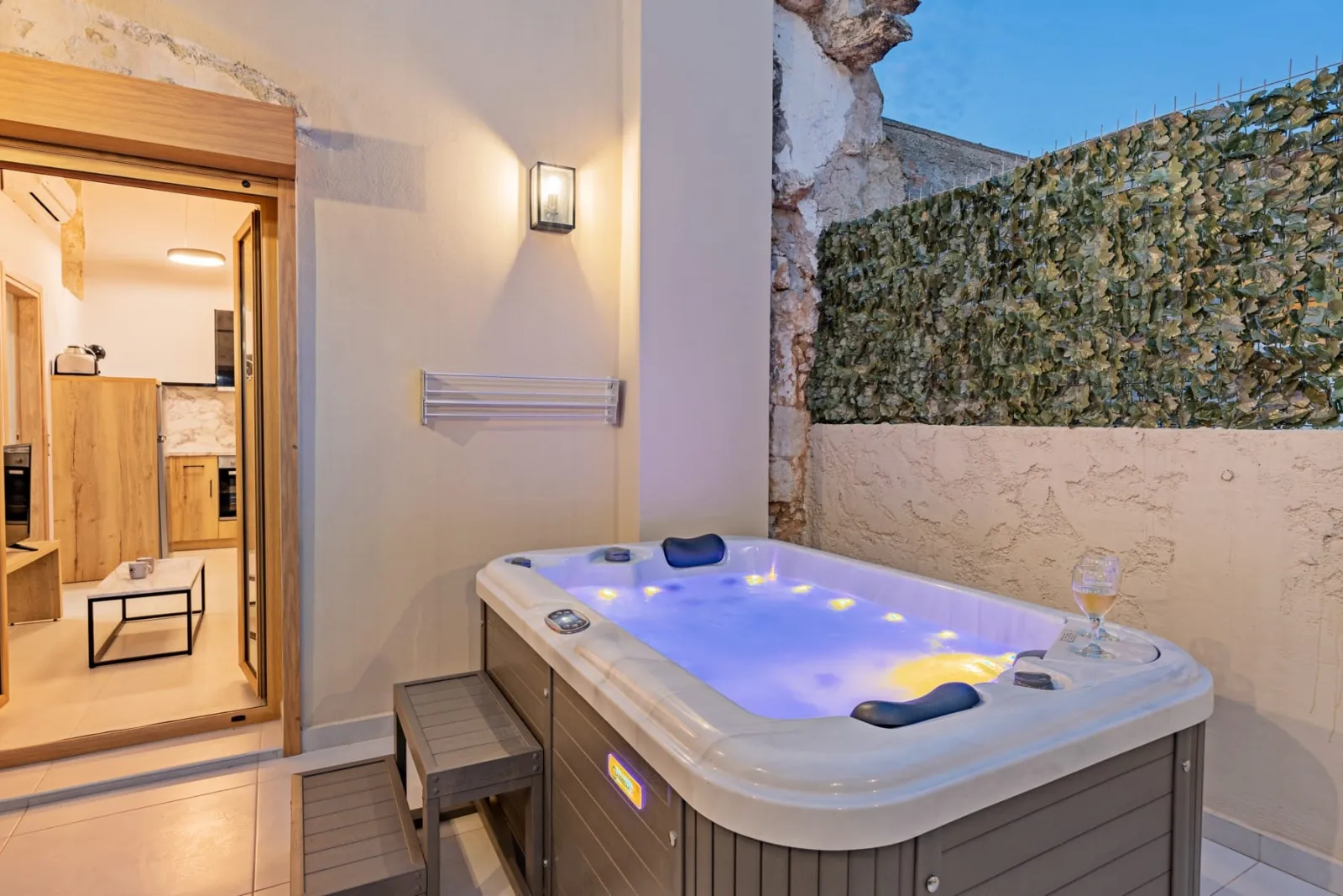 Maizonette with Outdoor Spa