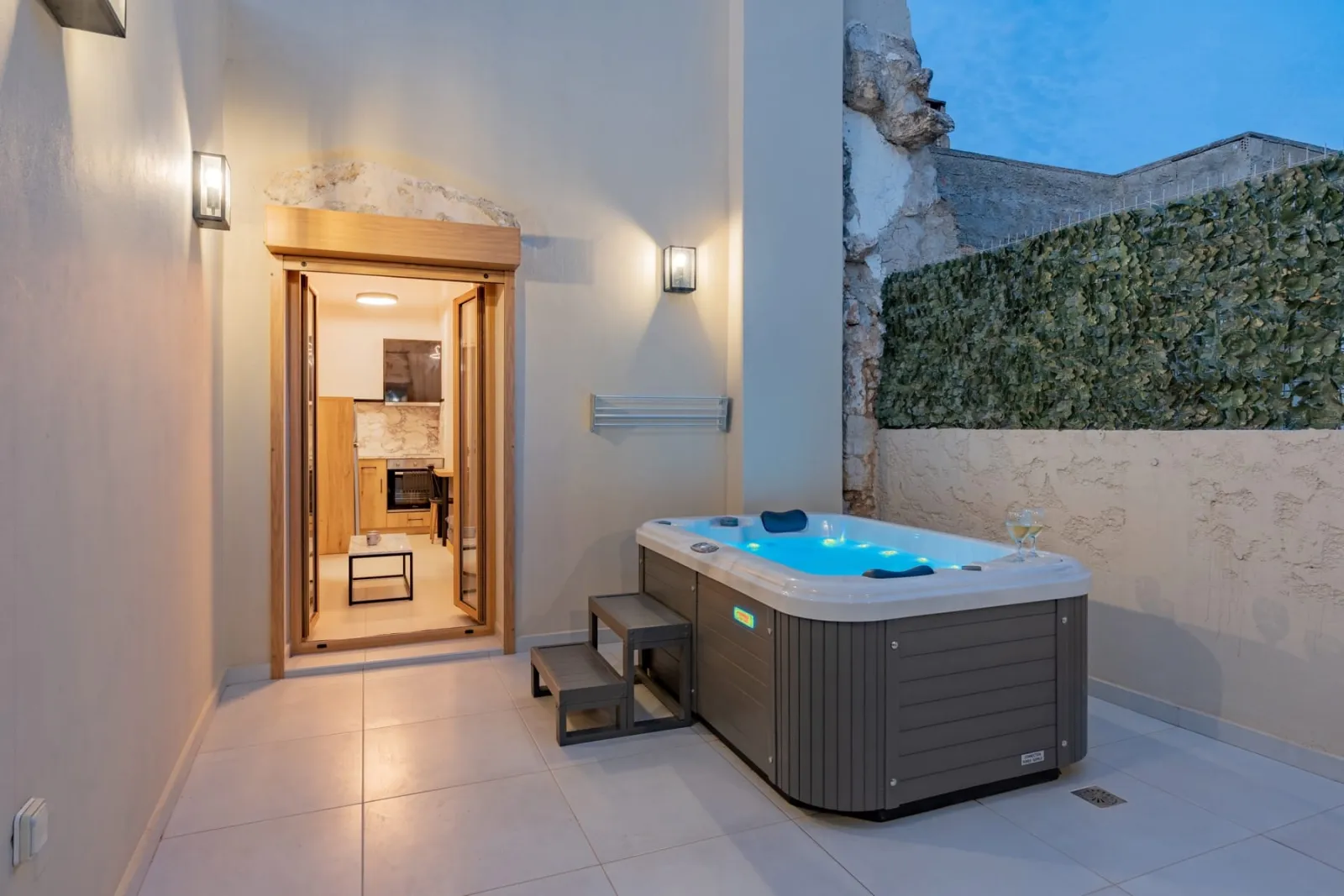 Maizonette with Outdoor Spa