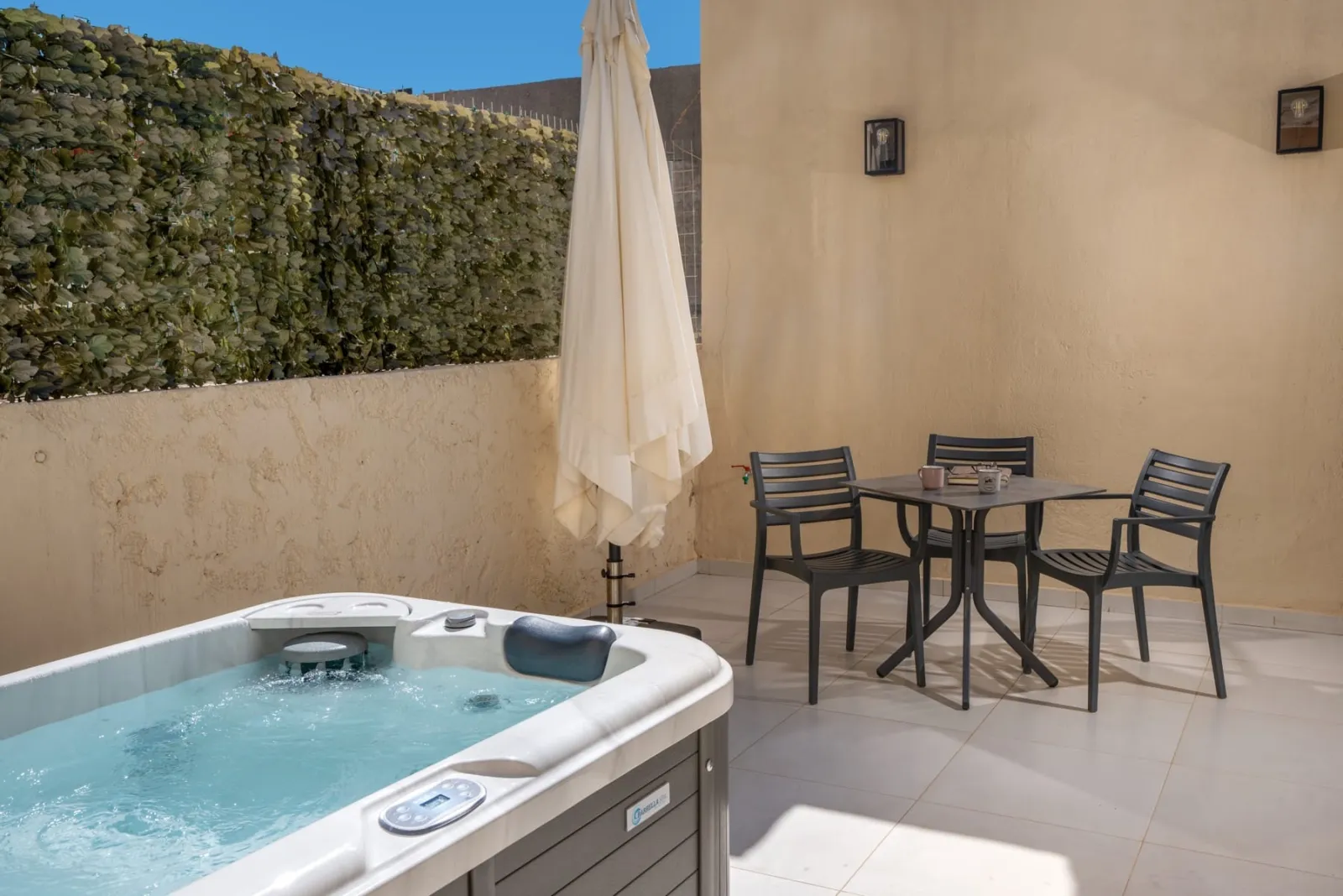 Maizonette with Outdoor Spa