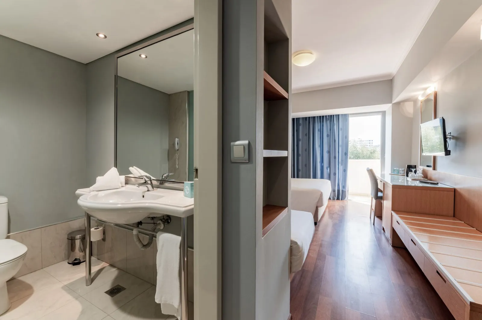 Standard Double Room with Garden View