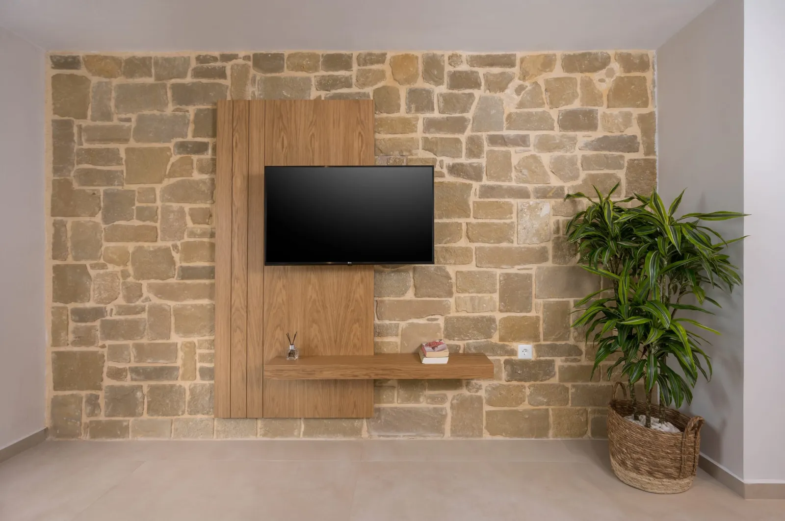 Superior One Bedroom Apartment